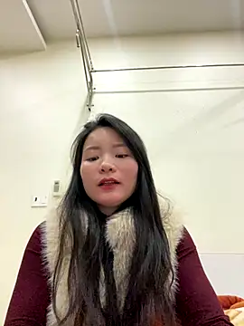 Bee Yellow00 online show from 01-07-26, 04:39