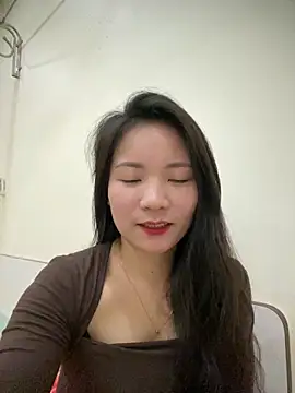 Bee Yellow00 online show from 03-16-26, 04:42