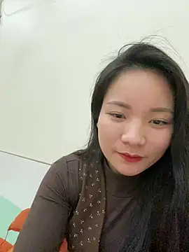 Bee Yellow00 online show from 02-13-26, 04:45