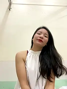 Bee Yellow00 online show from 11-26-25, 04:34