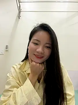 Bee Yellow00 online show from 12-04-25, 04:33