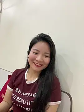 Bee Yellow00 online show from 02-23-26, 04:47