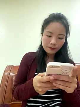 Bee Yellow00 online show from 11-04-25, 04:27