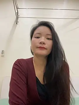 Bee Yellow00 online show from 11-15-25, 12:58