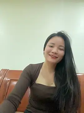 Bee Yellow00 online show from 11-03-25, 04:39