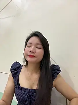 Bee Yellow00 online show from 02-07-26, 04:42