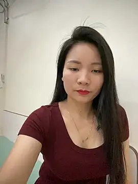 Bee Yellow00 online show from 03-06-26, 04:40