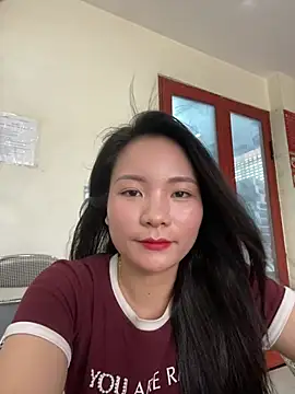 Bee Yellow00 online show from 06-20-26, 04:28