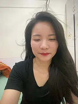 Bee Yellow00 online show from 04-16-26, 05:30