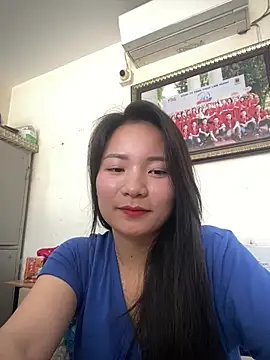 Bee Yellow00 online show from 04-04-26, 02:40