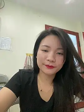 Bee Yellow00 online show from 07-22-26, 04:25
