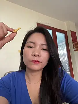 Bee Yellow00 online show from 06-04-26, 04:39