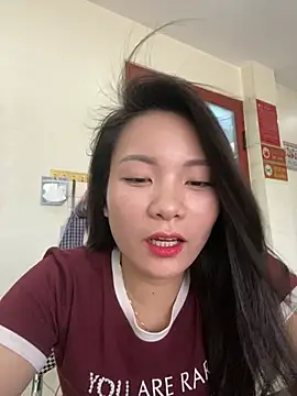 Bee Yellow00 online show from 06-23-26, 04:54