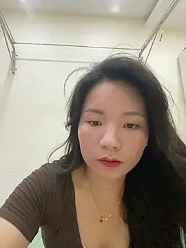 Bee Yellow00 online show from 07-17-26, 05:15