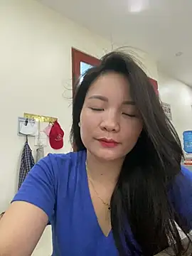 Bee Yellow00 online show from 06-27-26, 04:29