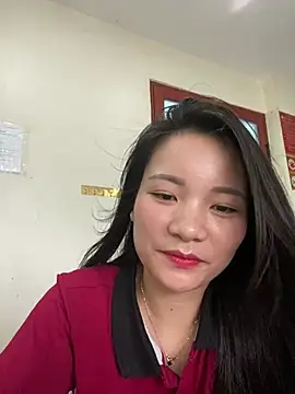 Bee Yellow00 online show from 06-30-26, 04:23