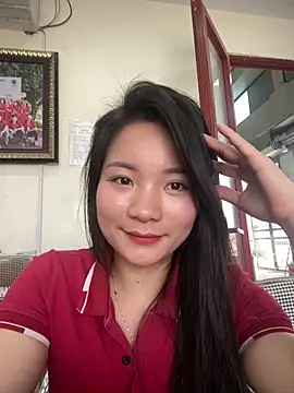 Bee Yellow00 online show from 03-21-26, 01:18