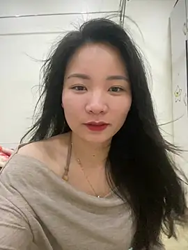 Bee Yellow00 online show from 03-23-26, 04:34