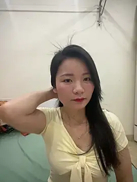 Bee Yellow00 online show from 04-15-26, 04:40