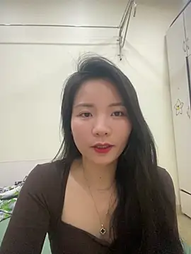 Bee Yellow00 online show from 04-06-26, 04:19