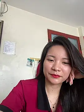 Bee Yellow00 online show from 06-16-26, 01:49
