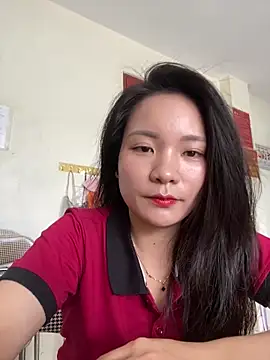 Bee Yellow00 online show from 06-18-26, 03:16