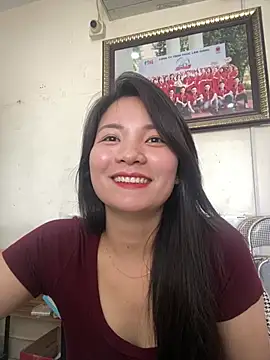 Bee Yellow00 online show from 04-17-26, 08:17