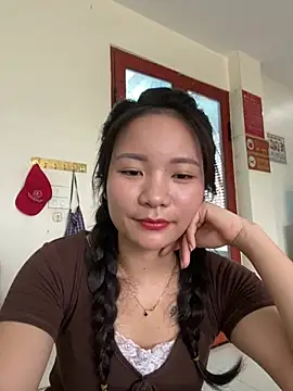 Bee Yellow00 online show from 07-07-26, 04:37