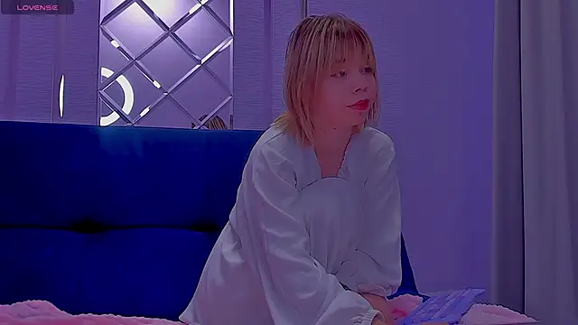 Snapshot of Milena_brilliant chatting on 10-24-25, 10:14 Milena brilliant online show from 10-24-25, 10:14