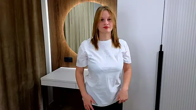 Snapshot of NickyMesler chatting on 10-28-25, 04:39 NickyMesler online show from 10-28-25, 04:39