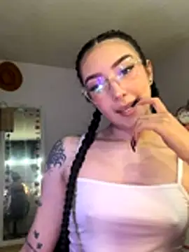 Snapshot of soffia_candy_ chatting on 10-27-25, 02:51 soffia candy  online show from 10-27-25, 02:51