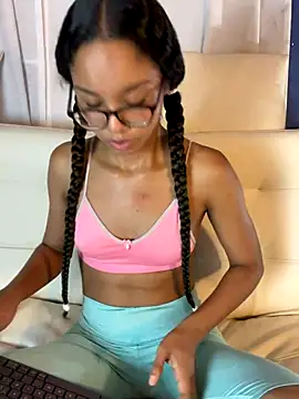 GiselleVice online show from 12-18-25, 02:21