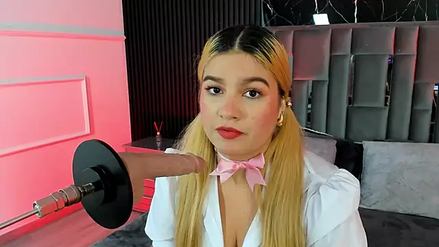 Liahfontaine online show from 10-31-25, 12:13