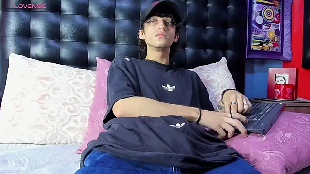 Snapshot of Khalid16_ chatting on 11-04-25, 01:37 Khalid16 online show from 11-04-25, 01:37