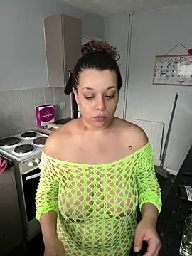 Snapshot of BubblesLovexox chatting on 02-16-26, 04:16 BubblesLovexox online show from 02-16-26, 04:16