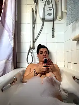 Snapshot of BubblesLovexox chatting on 01-16-26, 01:59 BubblesLovexox online show from 01-16-26, 01:59