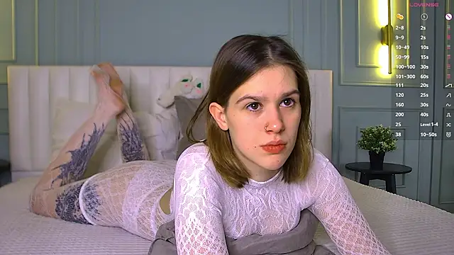 LoraPuffs online show from 02-07-26, 04:37