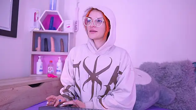 celeste blazze  online show from 11-06-25, 02:21