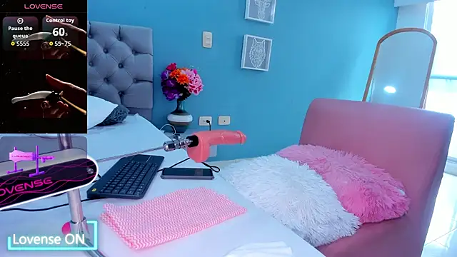 Snapshot of Luna_Raay chatting on 01-18-26, 06:44 Luna Raay online show from 01-18-26, 06:44