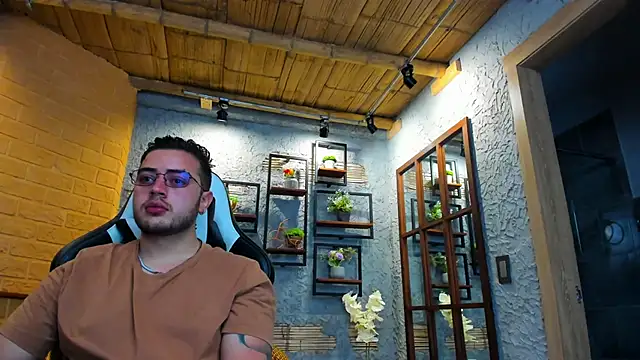 Snapshot of Tonny_Ferrer chatting on 10-24-25, 03:38 Tonny Ferrer online show from 10-24-25, 03:38
