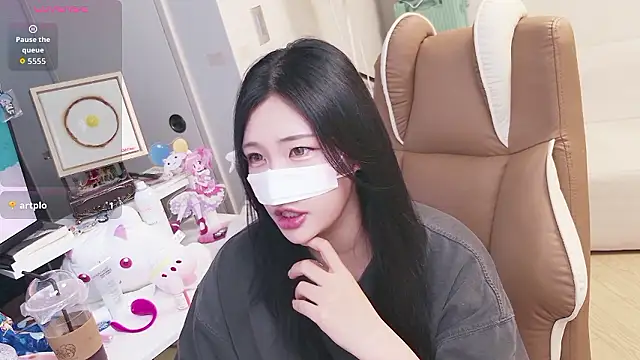 Milk Sola online show from 05-26-26, 10:57