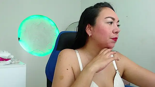 Yadis hot online show from 11-05-25, 08:56