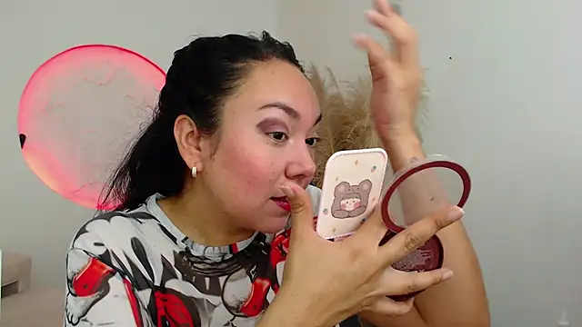 Yadis hot online show from 10-31-25, 08:16