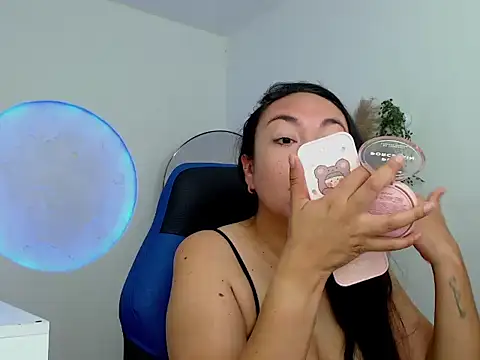 Yadis hot online show from 11-27-25, 09:04