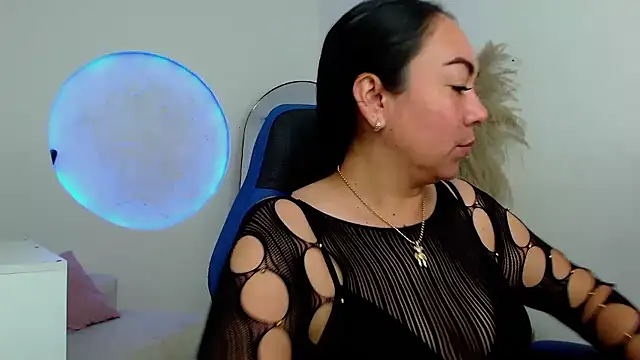 Yadis hot online show from 01-13-26, 10:57