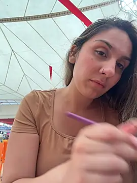 sarah honey   online show from 12-18-25, 04:00