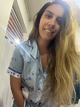 Snapshot of sarah_honey__ chatting on 03-06-26, 02:23 sarah honey online show from 03-06-26, 02:23