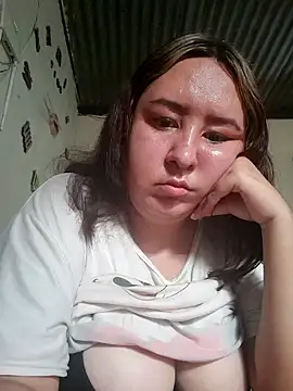 Snapshot of SaraCute_1 chatting on 10-29-25, 02:49 SaraCute 1 online show from 10-29-25, 02:49