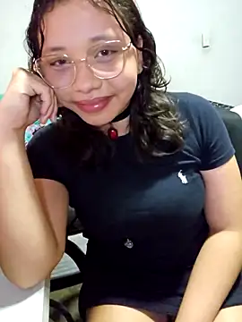 Snapshot of Sapphire024 chatting on 10-25-25, 05:39 Sapphire024 online show from 10-25-25, 05:39