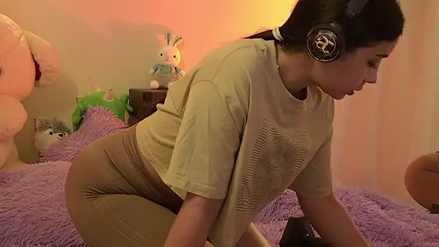 ISA NIXON online show from 04-13-26, 02:10